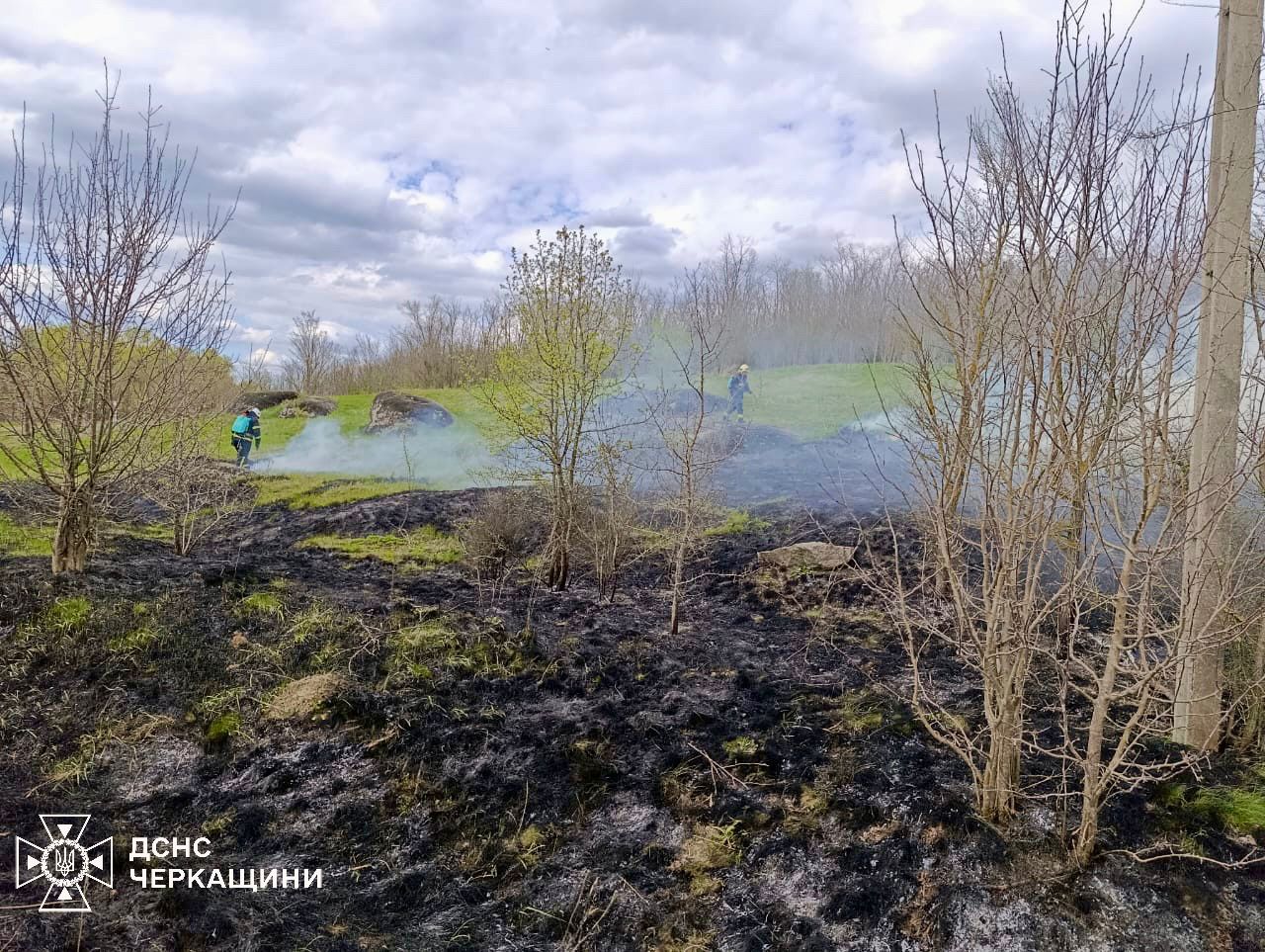 Фото до матеріалу: П'ять пожеж на Черкащині за добу: куріння та дитячі пустощі спалили гектари трави