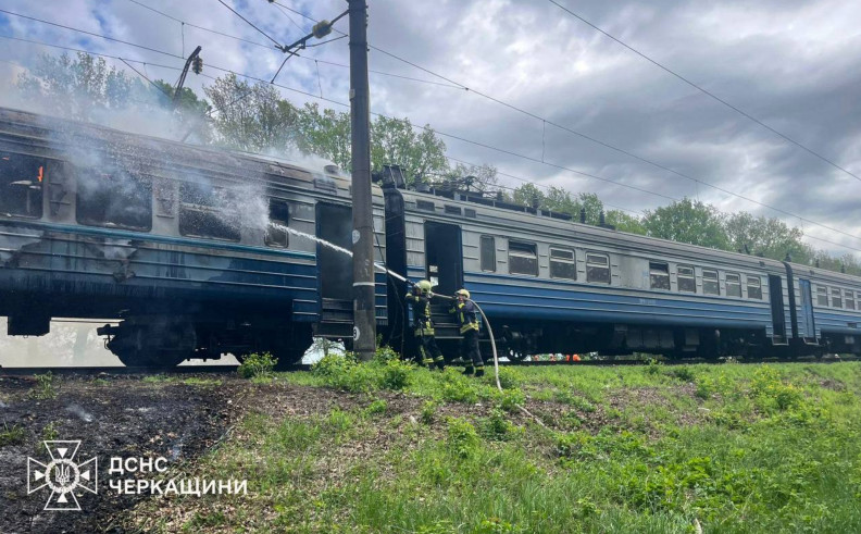 Фото до матеріалу: На Черкащині під час руху загорівся електропотяг з пасажирами