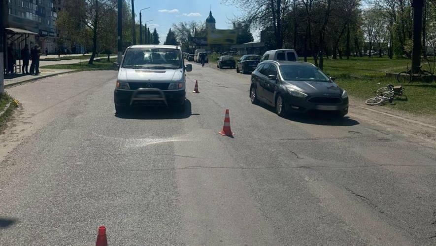 Фото до матеріалу: У Шептицькому мікроавтобус збив насмерть 64-річного велосипедиста