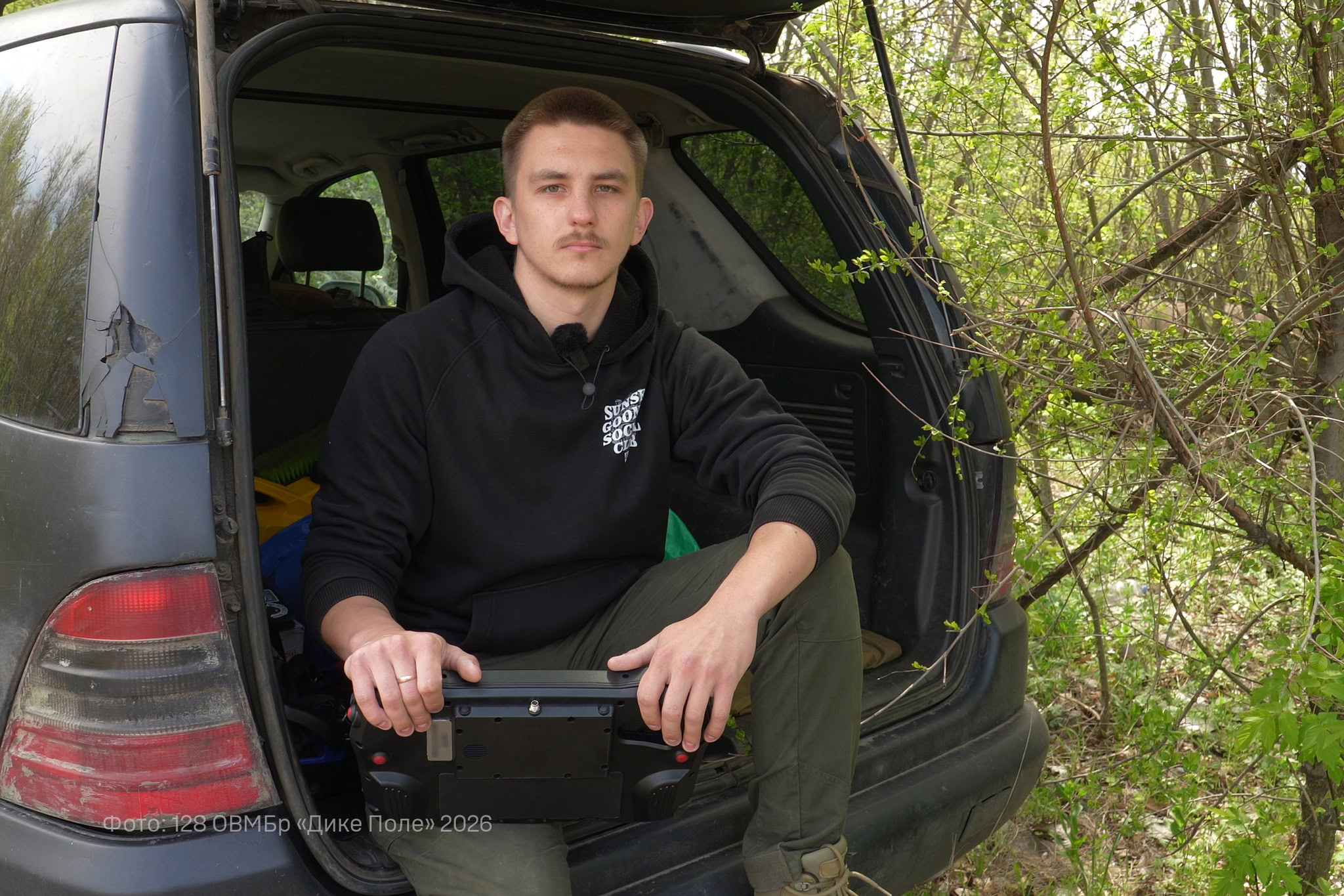 Фото до матеріалу: 25-річний бійця 128-ї бригади керує НРК: від студента до оператора