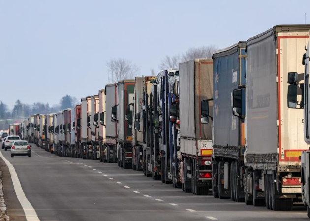 Фото до матеріалу: З 12 травня система єЧерга автоматично перевірятиме «Зелену картку» перевізників