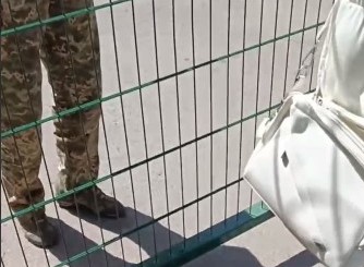 Фото до матеріалу: Емоційний інцидент у Кривому Розі: похоронна колона чекала біля ТЦК, щоб мобілізований попрощався з матір'ю