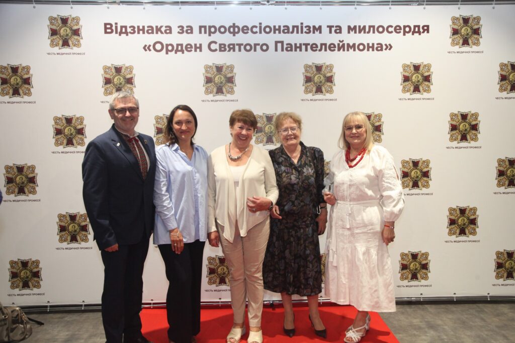 Фото до матеріалу: У Києві нагородили найкращих медиків: 47 фахівців отримали «Орден Святого Пантелеймона»
