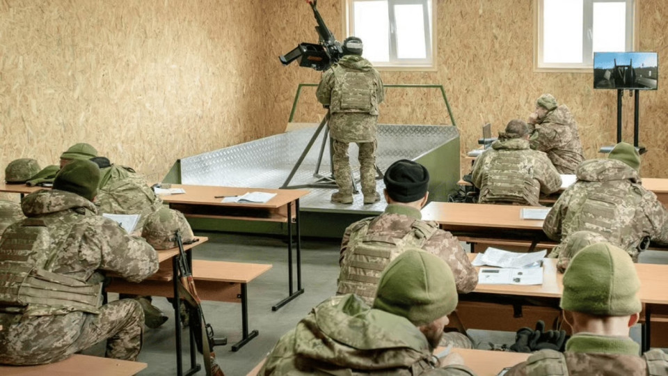 Фото до матеріалу: Молодь 18-22 років зобов'язатимуть проходити БЗВП перед виїздом за кордон