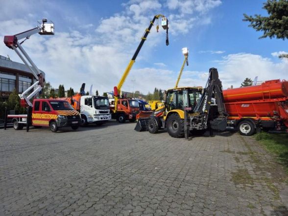 Фото до матеріалу: Харківські сміттєвози і дніпровські модулі: до Вінниці привезли новинки спецтехніки та інновації для громад - 20 хвилин