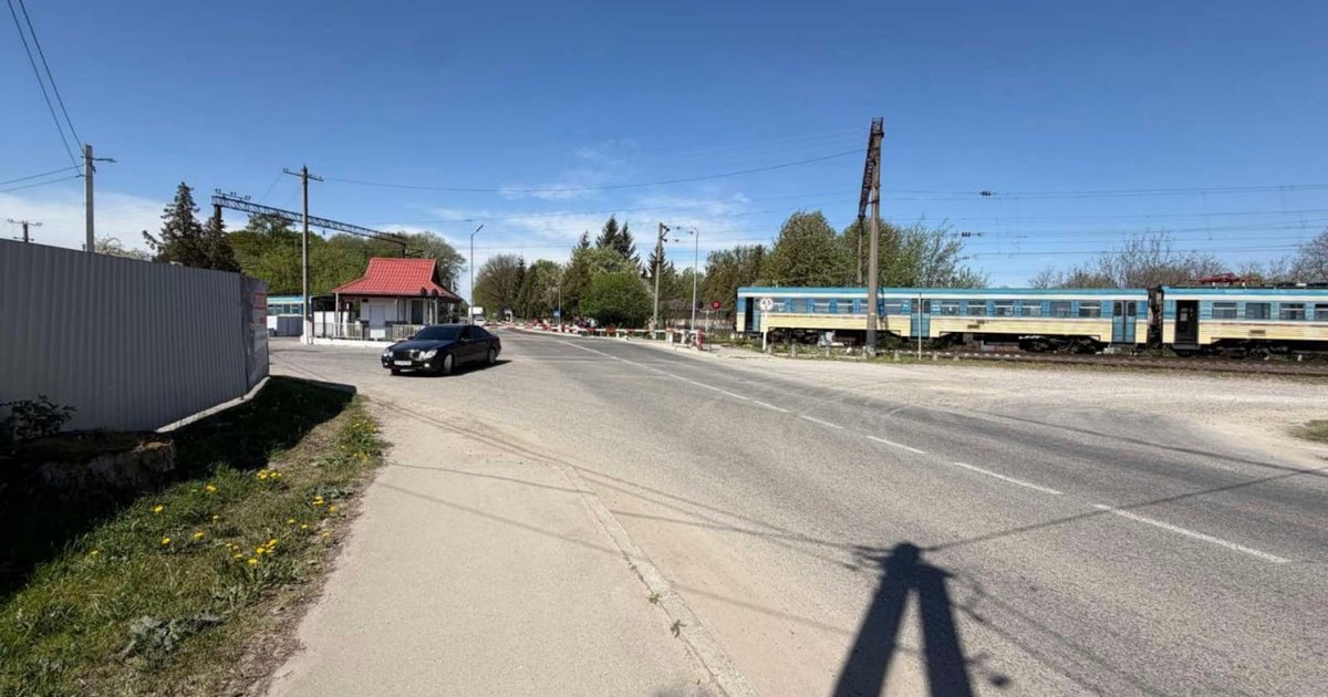 Фото до матеріалу: На Львівщині з рейок зійшов електропоїзд Львів–Мостиська: перекрито трасу М-11