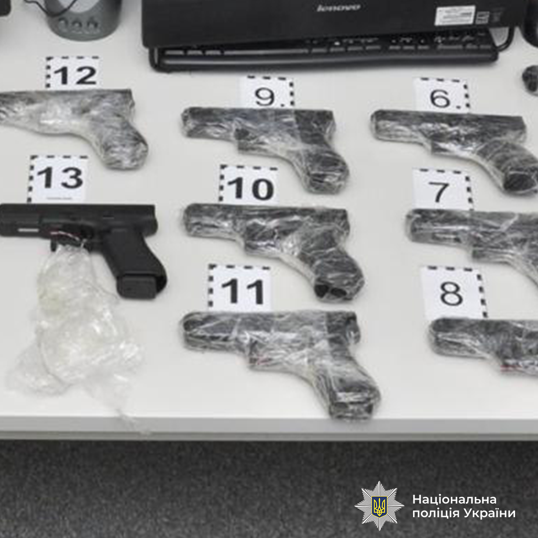 Фото до матеріалу: Правоохоронці ліквідували канал постачання зброї для політиків РФ та пропагандистів