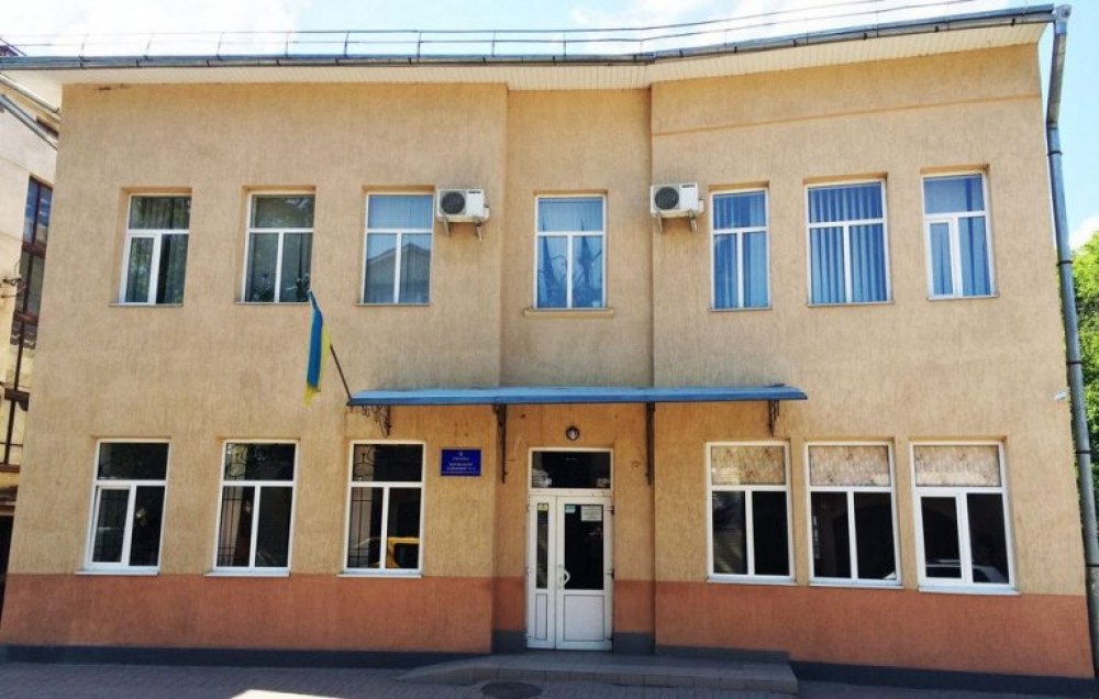 Фото до матеріалу: Косівський суд заклав справу на давності через напад на старосту