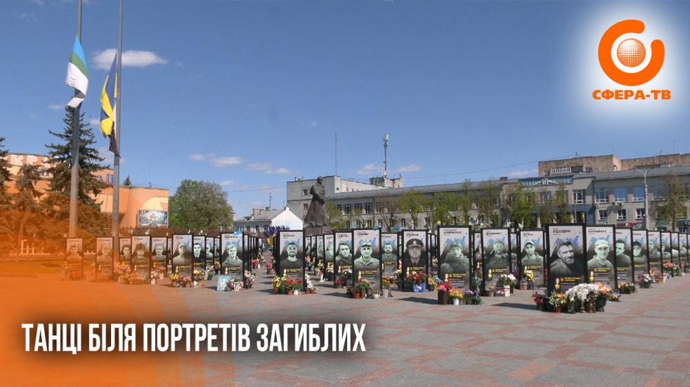 Фото до матеріалу: Військовий танцював на майдані Незалежності в Рівному: поліція реагувала на інцидент