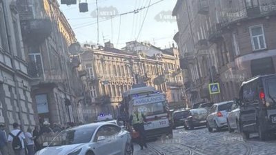 Фото до матеріалу: У Львові затримали нападника з ножем: опубліковано відео злочину