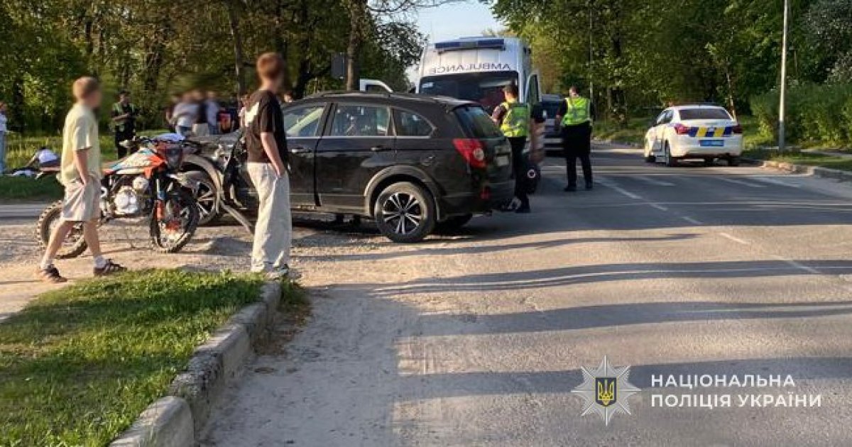 Фото до матеріалу: На Львівщині 12-річний хлопець на мотоциклі врізався в легковик: двоє дітей у лікарні