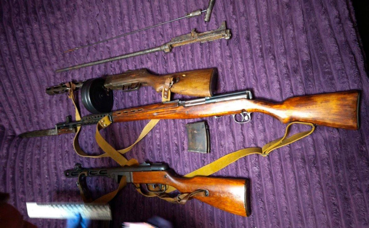 Фото до матеріалу: У Києві затримали продавця раритетної зброї, що відправляла її поштою