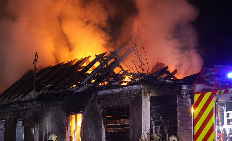 Фото до матеріалу: У Бурлачій Балці зайнявся житловий будинок: пожежа загасили без постраждалих