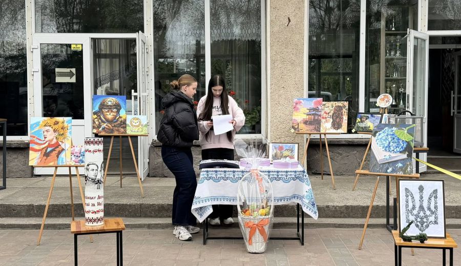Фото до матеріалу: Бурштинський ліцей зібрав 36 тисяч гривень на потреби ЗСУ