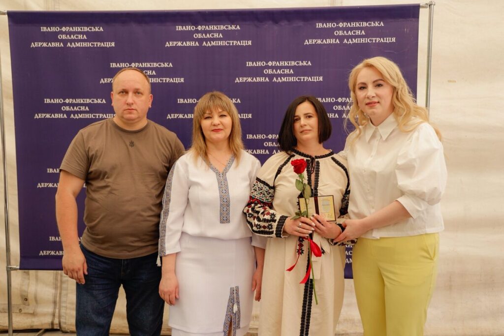 Фото до матеріалу: 94 матери Івано-Франківщини отримали звання «Мати-героїня»