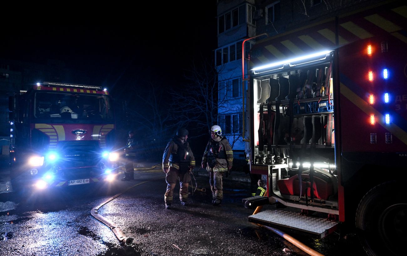 Фото до матеріалу: Київщина під масованою артилерійською атакою: пошкоджені будинки та пожежі