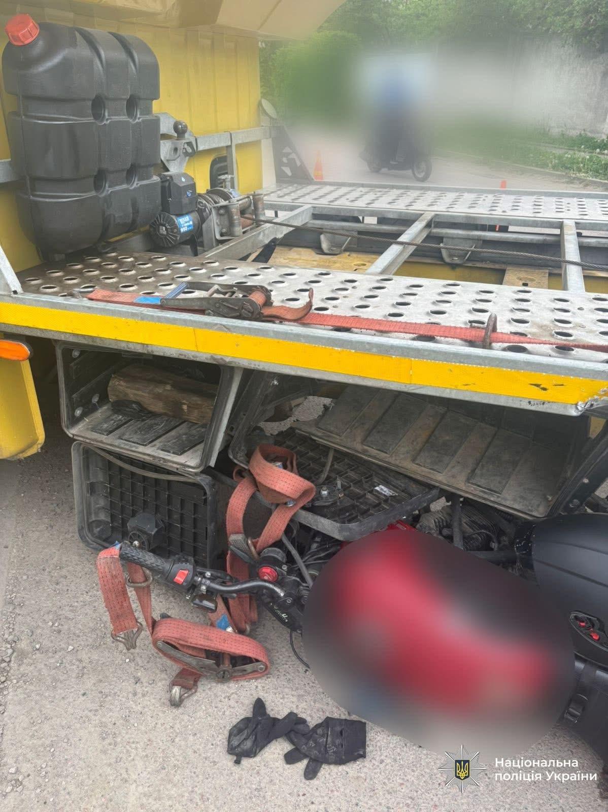 Фото до матеріалу: У Франківській громаді зіткнулися мотоцикл та Renault Master: травмувався 19-річний водій