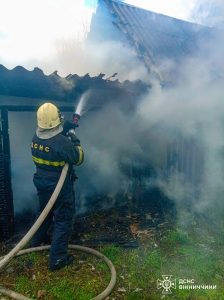 Фото до матеріалу: 15 пожеж за добу на Вінниччині: горіли будинки, господарчі споруди та екосистеми