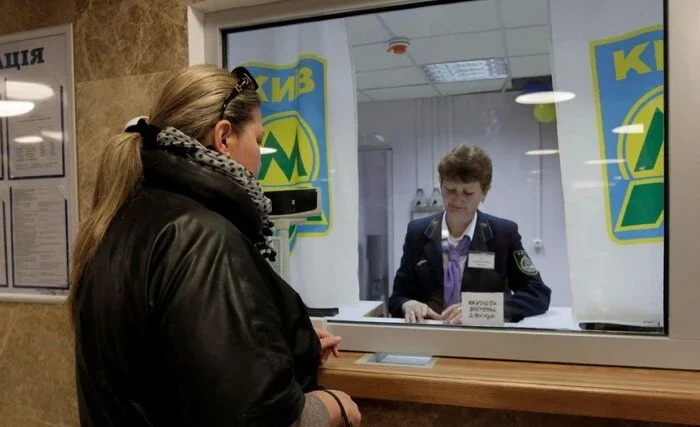 Фото до матеріалу: У Києві остаточно закрили каси метро за готівку: як купити квиток після останніх змін