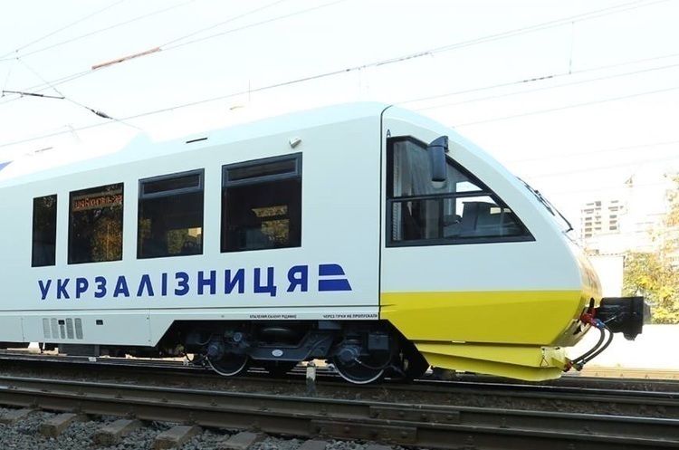 Фото до матеріалу: Укрзалізниця запустила повномасштабний онлайн-продаж квитків на приміські поїзди