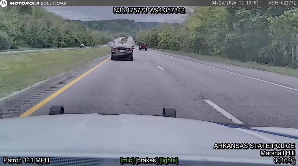 Фото до матеріалу: Погоня за Chevrolet Malibu на 225 км/год: як фізика змусила водійку зупинитися