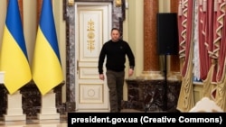 Фото до матеріалу: Андрію Єрмаку вручили підозру в справі «Династія». Хто такий «Вова»?