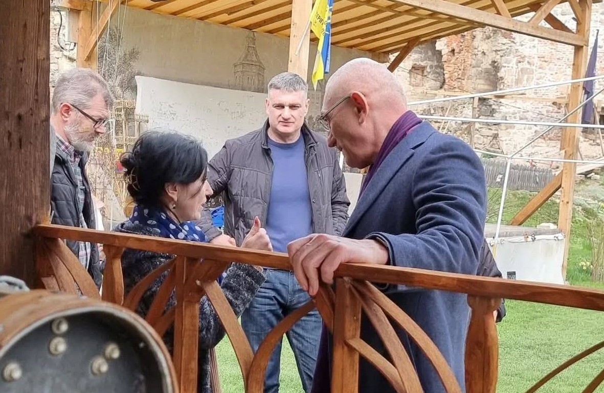 Фото до матеріалу: Бережанський замок отримає нове подвір'я: фонд «Покрова» та заповідник узгодили план робіт