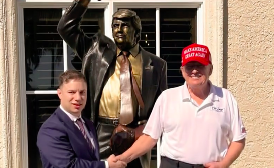 Фото до матеріалу: Трамп випустив «оновлені» 100 доларів із своїм портретом: що це означає для України