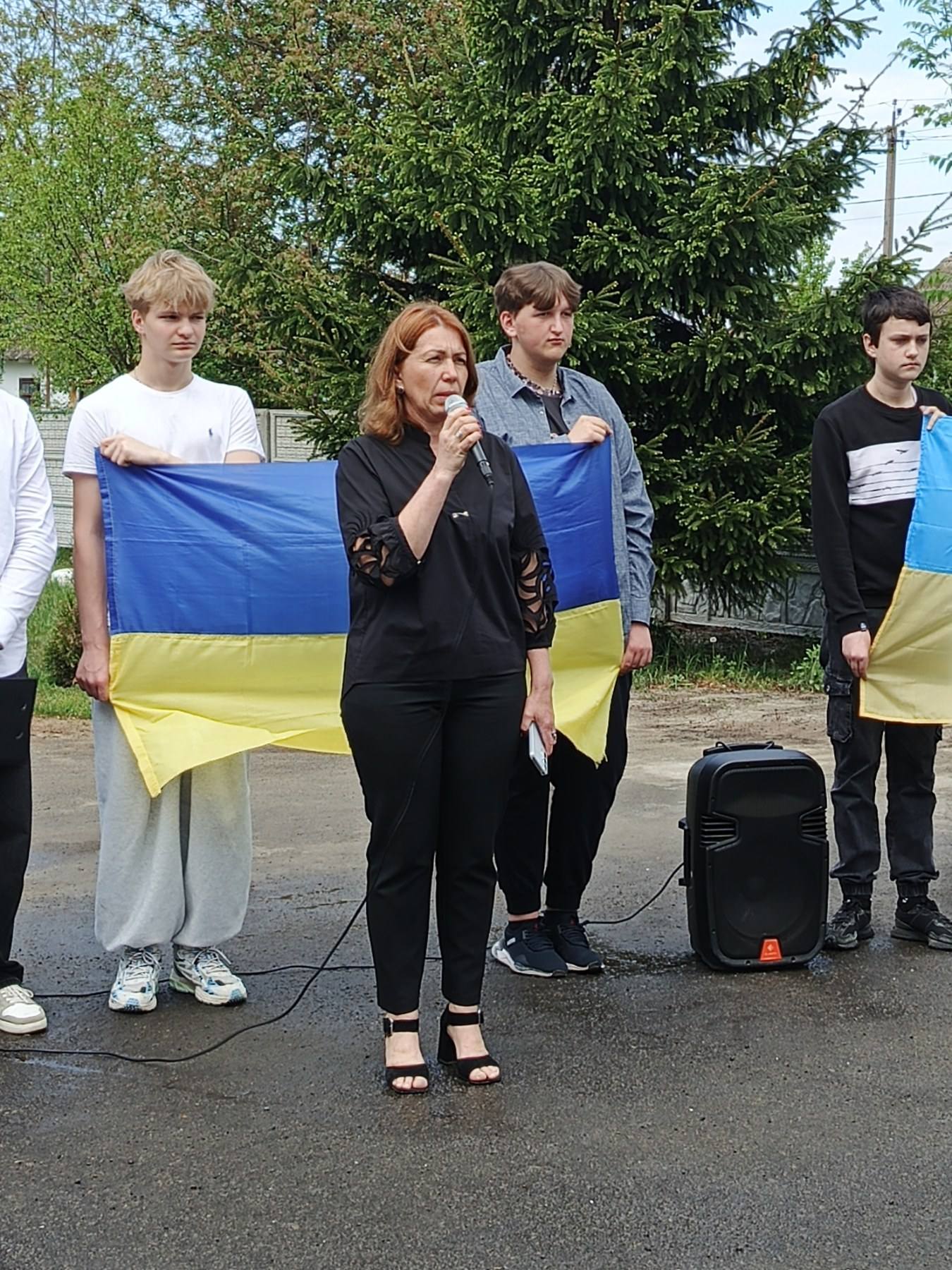 Фото до матеріалу: В Оженині ліцеїсти відкрили парк на честь захисників України