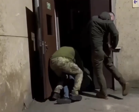 Фото до матеріалу: Паралізованого чоловіка викрали на Закарпатті: працівники ТЦК відправили його на службу без медкомісії