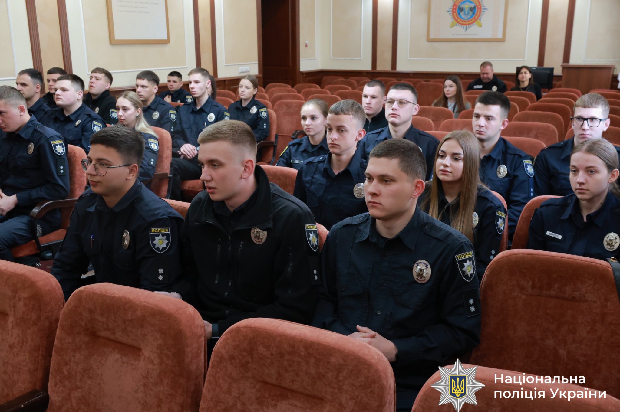 Фото до матеріалу: Близько 30 молодих офіцерів поповнили лави поліції Прикарпаття
