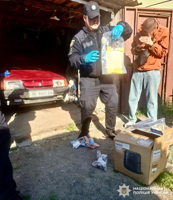 Фото до матеріалу: Затримали наркоторговця на Первомайщині: вознесенець збував канабіс з автомобіля