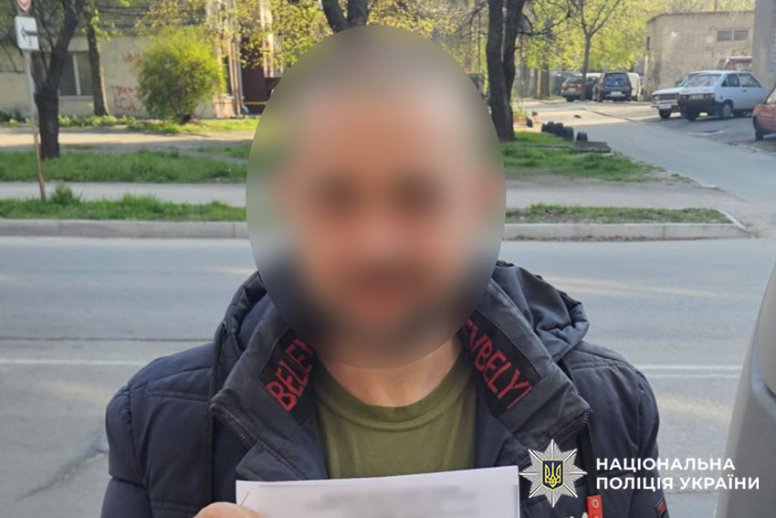 Фото до матеріалу: Шахрай з Хмельниччини обіцяв встановити вікна, але забрав гроші й зник