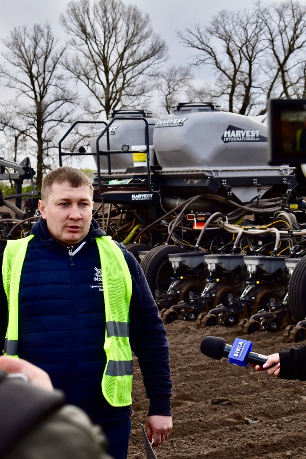 Фото до матеріалу: Посівна на Черкащині: технології, молодь та повітряні тривоги