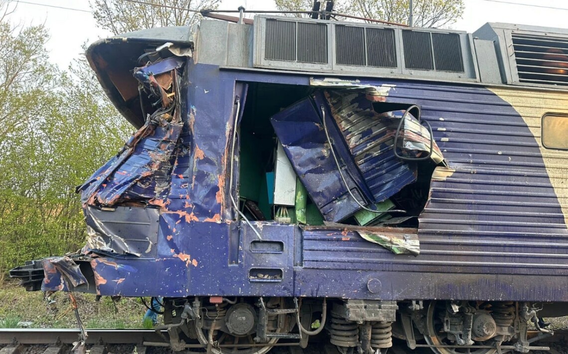 Фото до матеріалу: Водій автокрана помер дорогою до лікарні після зіткнення з потягом на Львівщині