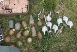 Фото до матеріалу: На Львівщину 35-річний чоловік привіз арсенал зброї