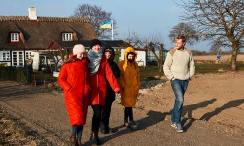 Фото до матеріалу: Сашко Лірник написав нову книгу про домовика Віника під час реабілітації