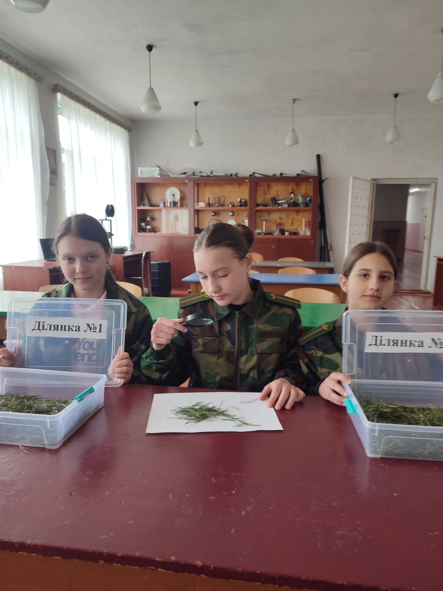 Фото до матеріалу: В'язівне: вихованці шкільного лісництва досліджують природу рідного краю