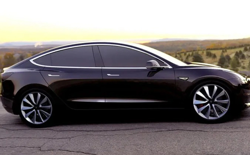 Фото до матеріалу: Tesla Model 3 після 610 тисяч кілометрів: деградація батареї на 34%