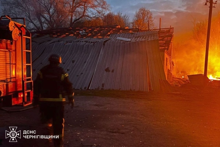 Фото до матеріалу: Ніч проти 28 квітня: РФ запустила 123 дрони по Україні, є загиблі та поранені