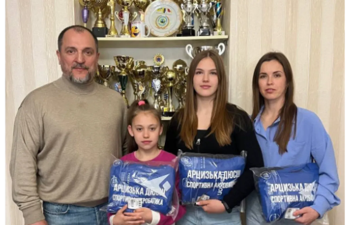 Фото до матеріалу: Акробатки з Арцизу змагаються на Чемпіонаті України у Вінниці