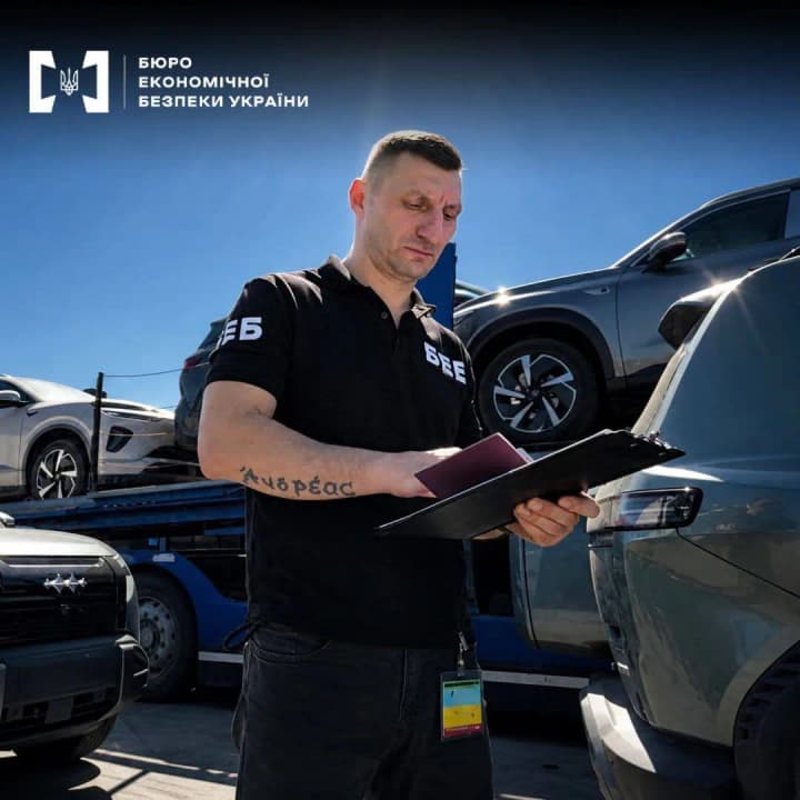 Фото до матеріалу: Детективи БЕБ вилучили партію електрокарів, що ввозилися контрабандою через митний пункт «Порубне"