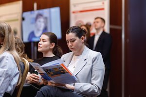 Фото до матеріалу: Понад 70% вчителів розчаровані низькою зарплатою, хоча більшість залишаються на посаді