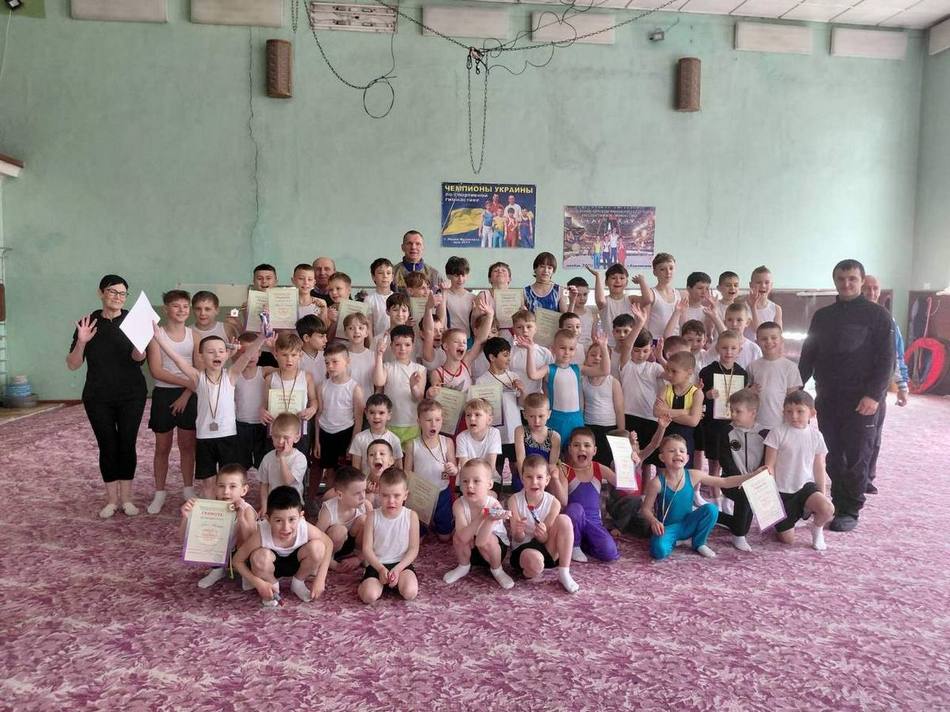 Фото до матеріалу: У Кам’янському відбувся відкритий чемпіонат міста зі спортивної гімнастики