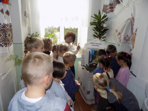 Фото до матеріалу: Буська дитяча бібліотека відзначила День відкритих дверей та святкувала професійне свято бібліотечних працівників
