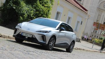 Фото до матеріалу: Гібрид Toyota Land Cruiser 300 вийшов на австралійський ринок