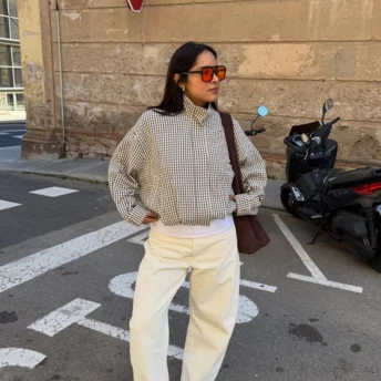 Фото до матеріалу: Streetstyle: тренд на це взуття модниці формують просто зараз