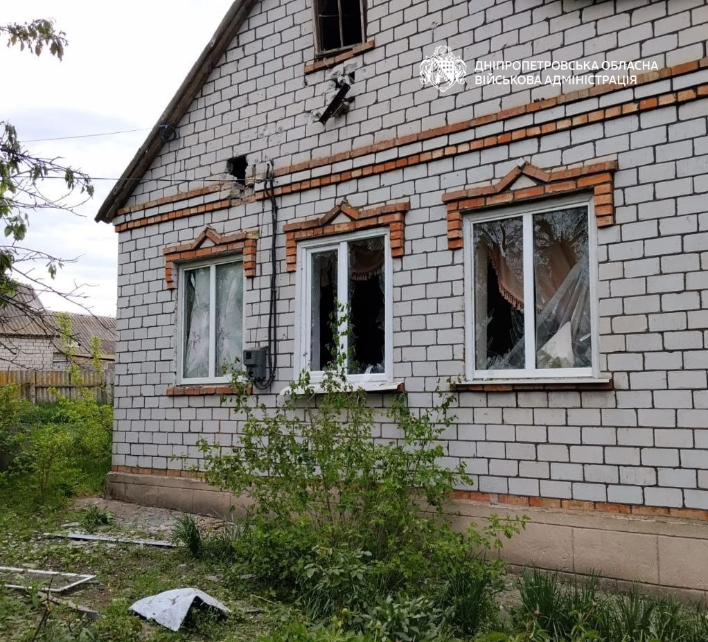 Фото до матеріалу: Дрони РФ атакували Нікопольщину: пошкоджено приватний будинок
