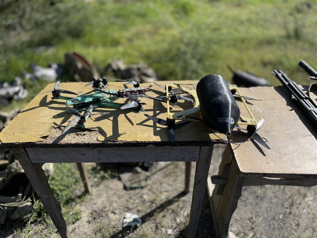Фото до матеріалу: Студенти тальнівського коледжу пройшли військову підготовку