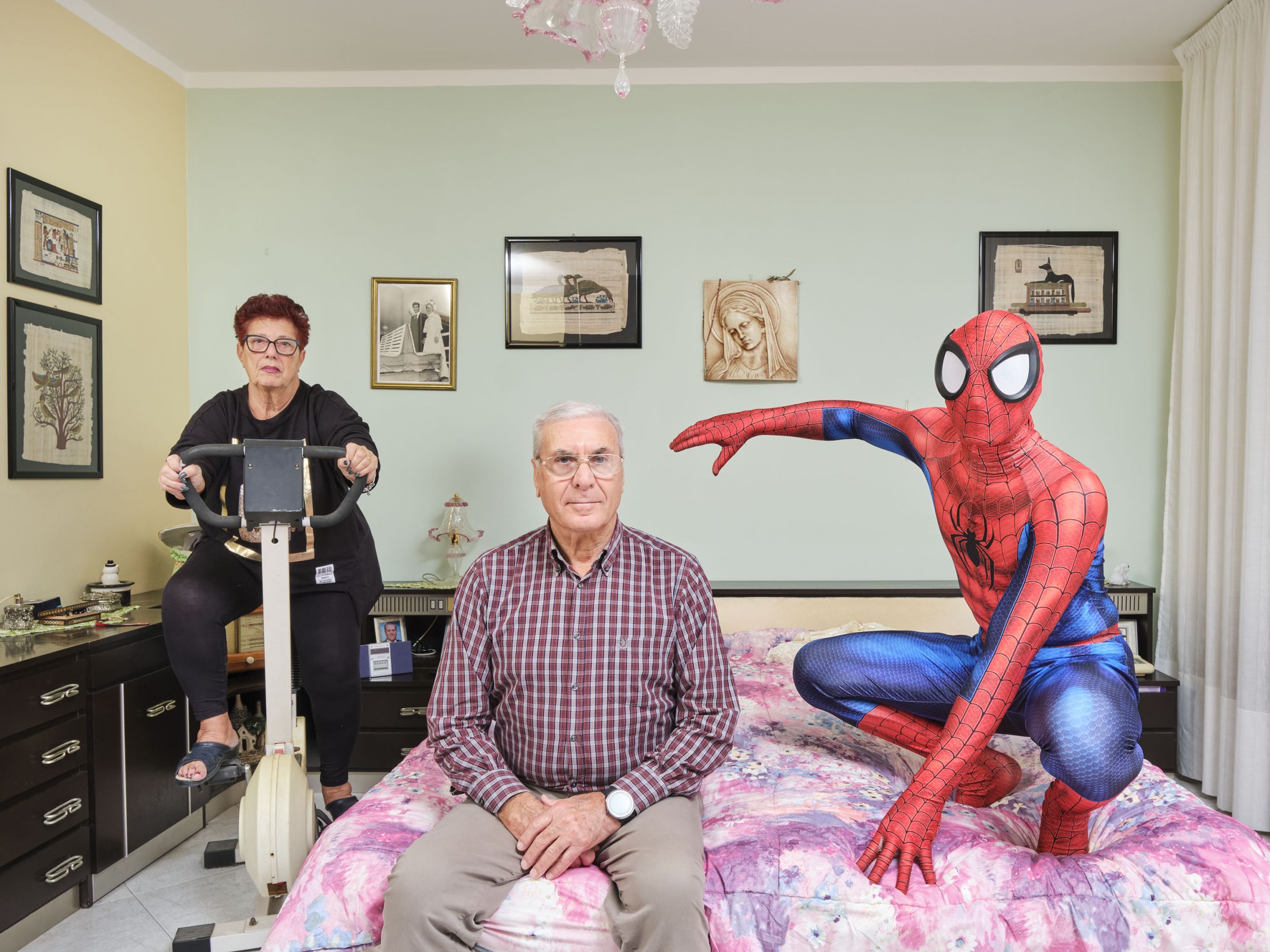 Фото до матеріалу: Косплей як втеча від буденності: італійський фотограф Нікколо Растреллі про портрети косплеєрів та їхніх батьків